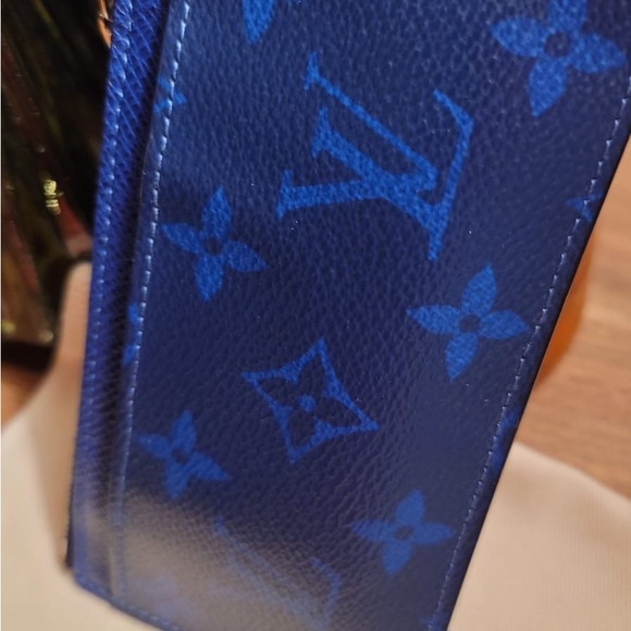 Louis Vuitton Blue Coin Card Holder - Picture 1 of 15